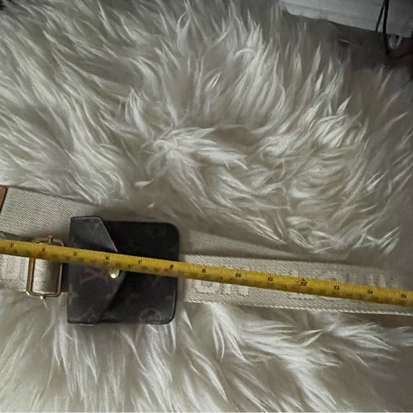 100% Authentic Louis Vuitton
Jacquard Utility bag Shoulder Strap - Picture 5 of 5